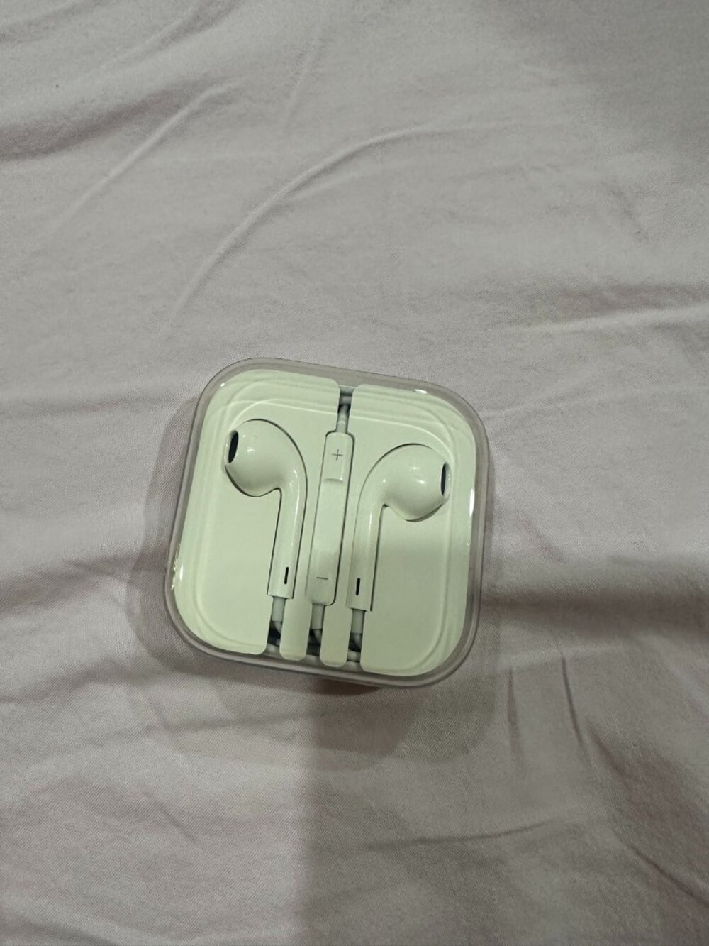 Apple EarPods with 3.5mm Plug - Brand New